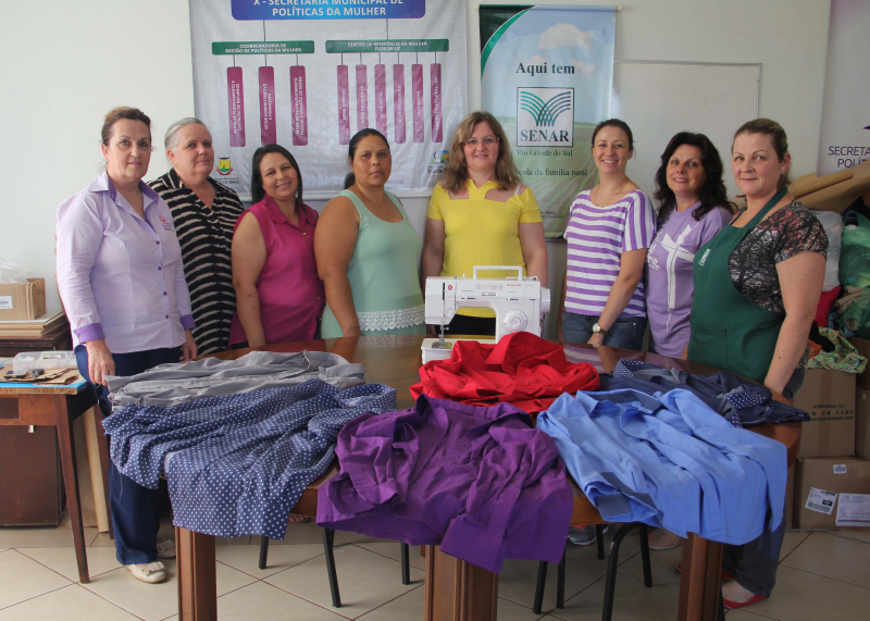 POLÍTICAS DA MULHER REALIZA CURSO DE CONFECÇÃO BÁSICA DO VESTUÁRIO FEMININO